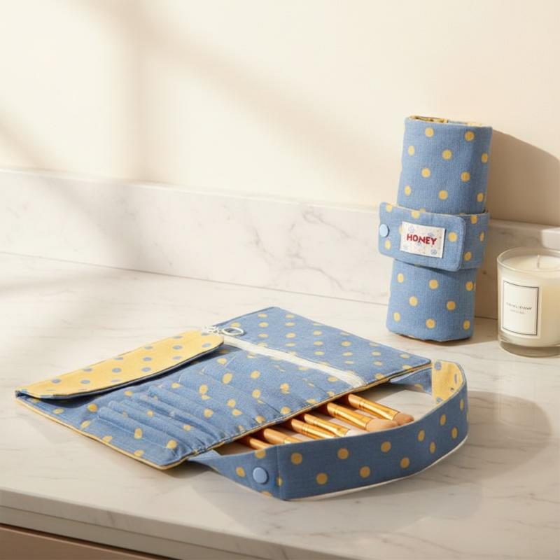 Vintage Polka Dot Roll Up Penc - đánh giá và giá Makeup